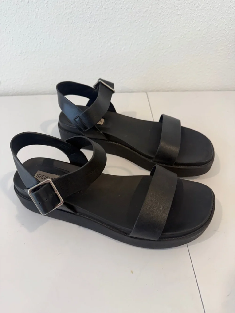 Steve Madden Steve Madden Rileey Sandal Black Double-Strap - Picture 3 of 6